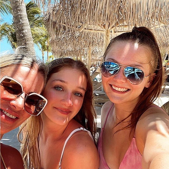 Meet your Posher, Agnes - Picture 2 of 7